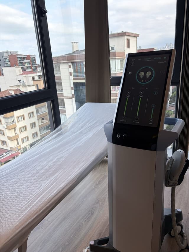 EMS Kas Çalışması cihazı ve kontrol ekranı